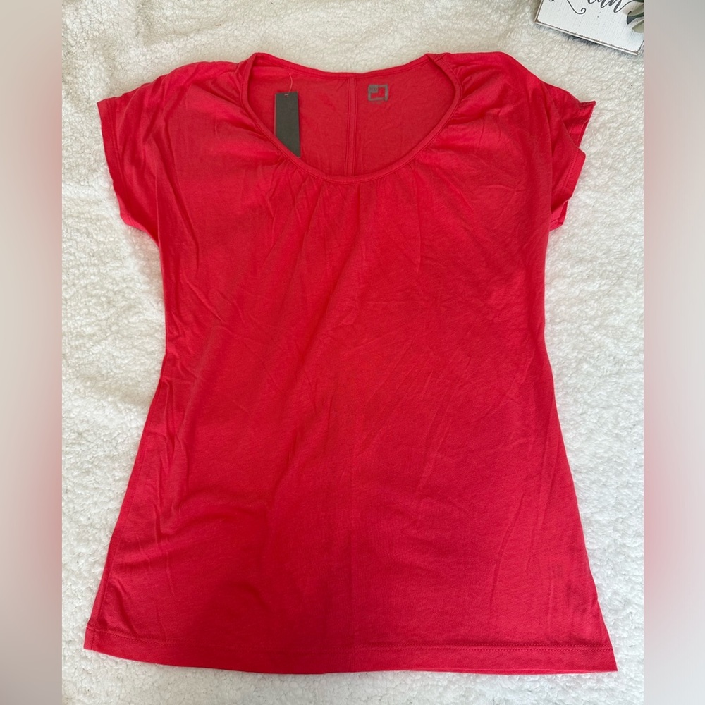 Women’s lightweight tee Size Small